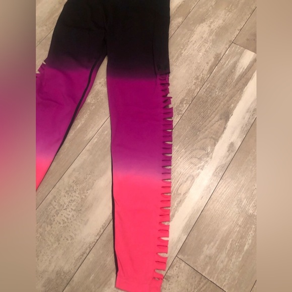 VSpink rare htf side cut leggings size medium price firm last price❌ - Picture 9 of 9